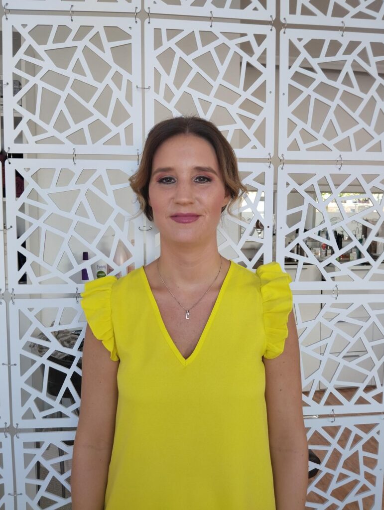 Transforma Tu Look con Peinados y Maquillaje para Eventos