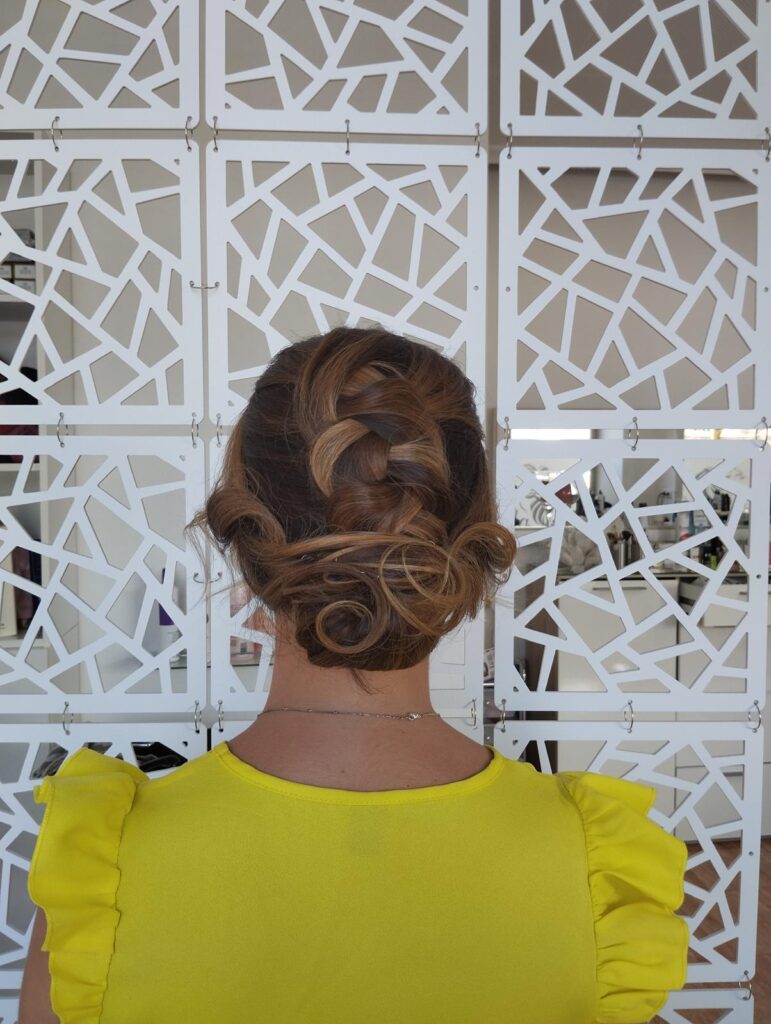 Transforma Tu Look con Peinados y Maquillaje para Eventos