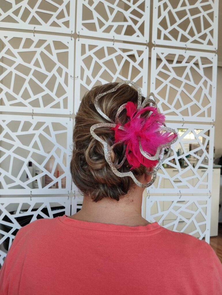 Descubre Nuestros Peinados y Maquillajes