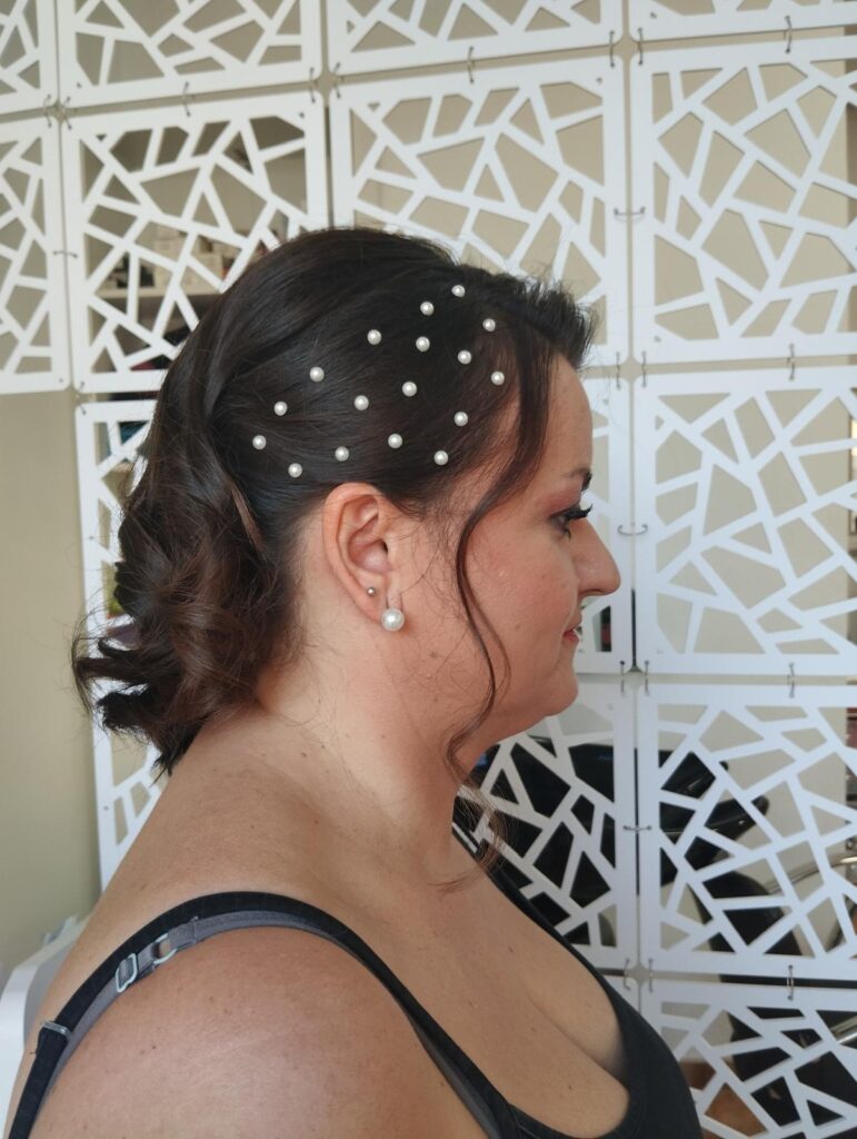 Descubre Nuestros Peinados y Maquillajes