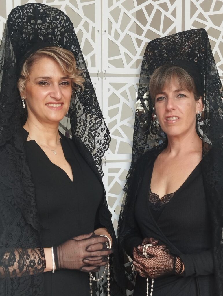 Descubre Nuestros Peinados y Maquillajes