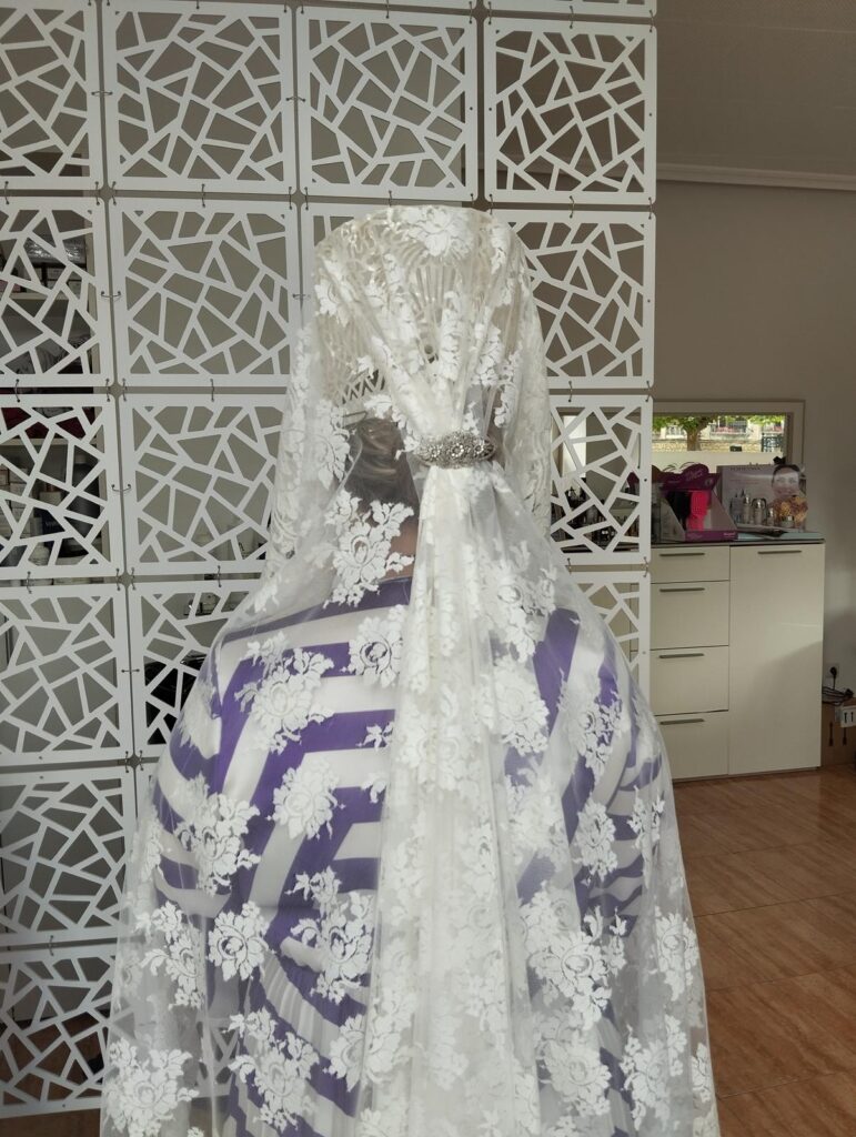 Descubre Nuestros Peinados y Maquillajes