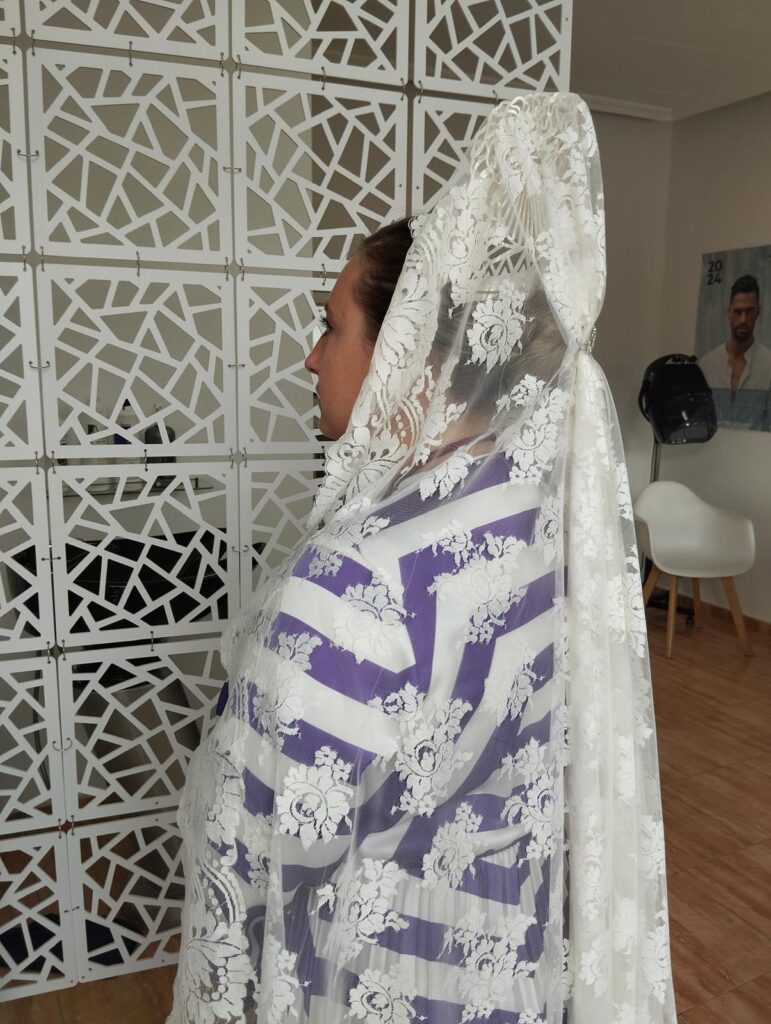 Descubre Nuestros Peinados y Maquillajes